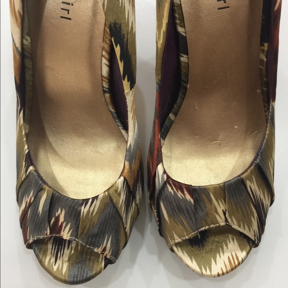 Host Pick✨Madden Girl Fabric Heels - Picture 4 of 6
